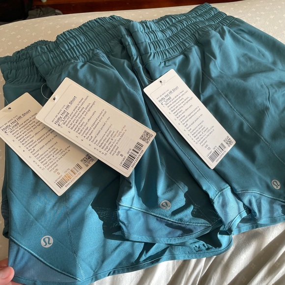 Lululemon High Rise Hotty Hot Shorts Desert Teal - Picture 3 of 3